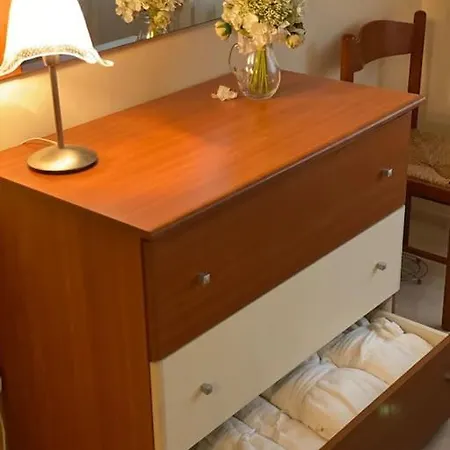 Lovely & Quiet 1-bedroom With Free Parking דירה *