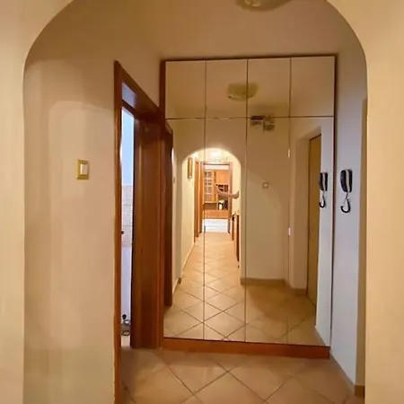 Lovely & Quiet 1-bedroom With Free Parking Daire Bükreş
