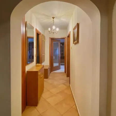 Lovely & Quiet 1-bedroom With Free Parking Appartamento